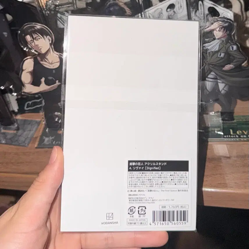 [BUNJANG] Attack on Titan Levi Ackerman Dignified Chair Acrylic Stand (Official, Unsealed) / 진격의 거인 리바이 아커만 아크릴 스탠드 Dignified 의자 정품