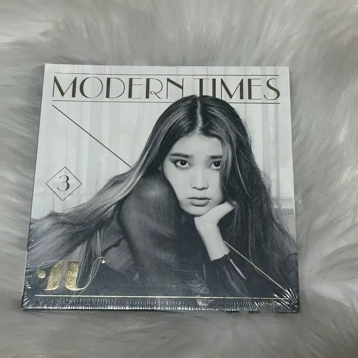[SOLD OUT] 아이유 Modern Times 미개봉 비매 앨범 (싸인없음)