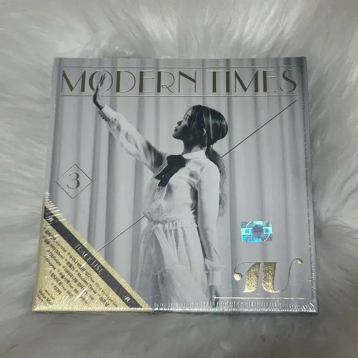[SOLD OUT] 아이유 Modern Times 미개봉 비매 앨범 (싸인없음)