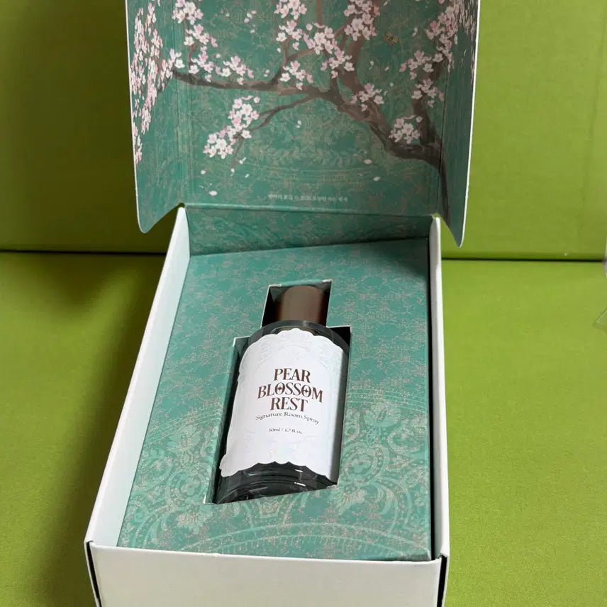 [BUNJANG] Baekya Flower Road Acrylic Stand Room Spray / 백야의 꽃길 아크릴 스탠드 룸 스프레이 (포카XX)