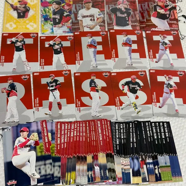 [BUNJANG] KIA Tigers 2026 KBO Card Bundle Set (Kim Do-young Victory Charm + Holo Parallel) / 2026 KBO 카드 KIA타이거즈 일괄 (김도영 승리부적+홀로 패러렐)