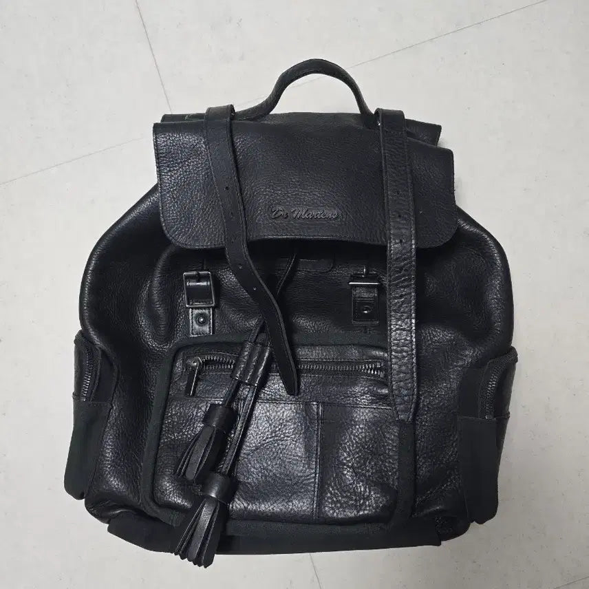 [BUNJANG] Dr. Martens Leather Backpack Unisex / 닥터마틴 가죽 백팩 남녀공용