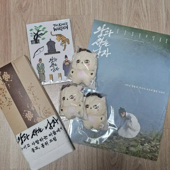 [BUNJANG] Park Jihoon Sosimie, Wangsamnam Poster, Sticker, Postcard, Towel Bundle Set / 박지훈 소심이, 왕사남 포스터 스티커 엽서 수건 일괄 판매