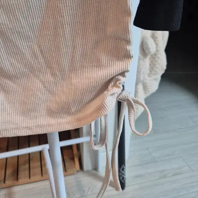 [BUNJANG] Backless Halter Crop T-Shirt - Beige / 크롭 티셔츠 베이지색 끈 셔링