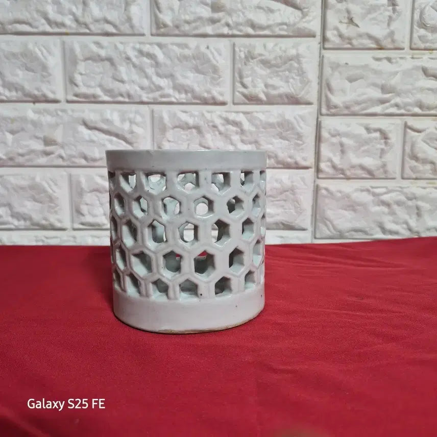 [BUNJANG] Joseon Dynasty White Porcelain Reticulated Pen Holder / 백자투각 필통