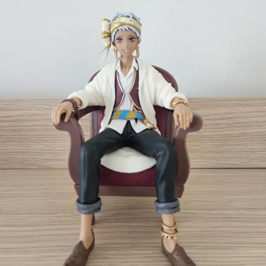 [BUNJANG] Twisted Wonderland Karim Al Azim Figure / 트위스테 트위스티드 카림 알 아짐 의자 피규어 판매