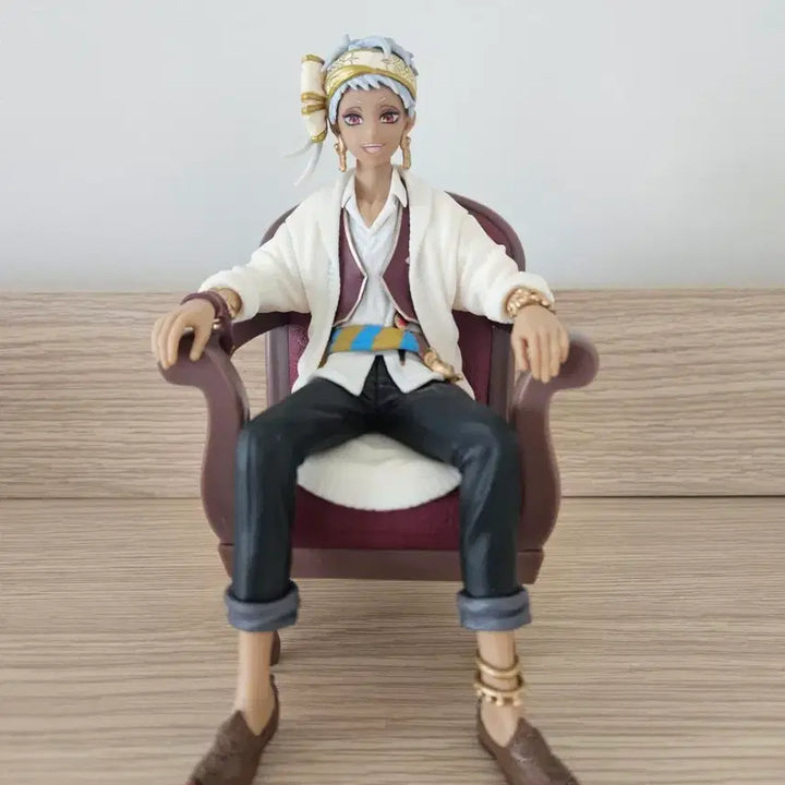 [BUNJANG] Twisted Wonderland Karim Al Azim Figure / 트위스테 트위스티드 카림 알 아짐 의자 피규어 판매