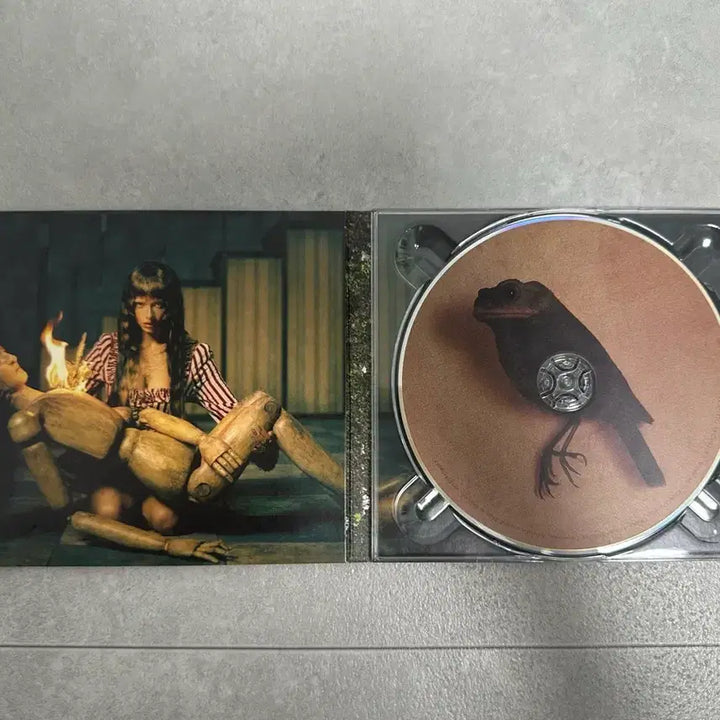 [BUNJANG] Melanie Martinez Hades CD Album (Storybook Not Included) / [급처] 멜라니 마르티네즈 하데스 CD 앨범 (스토리북 포함 X)