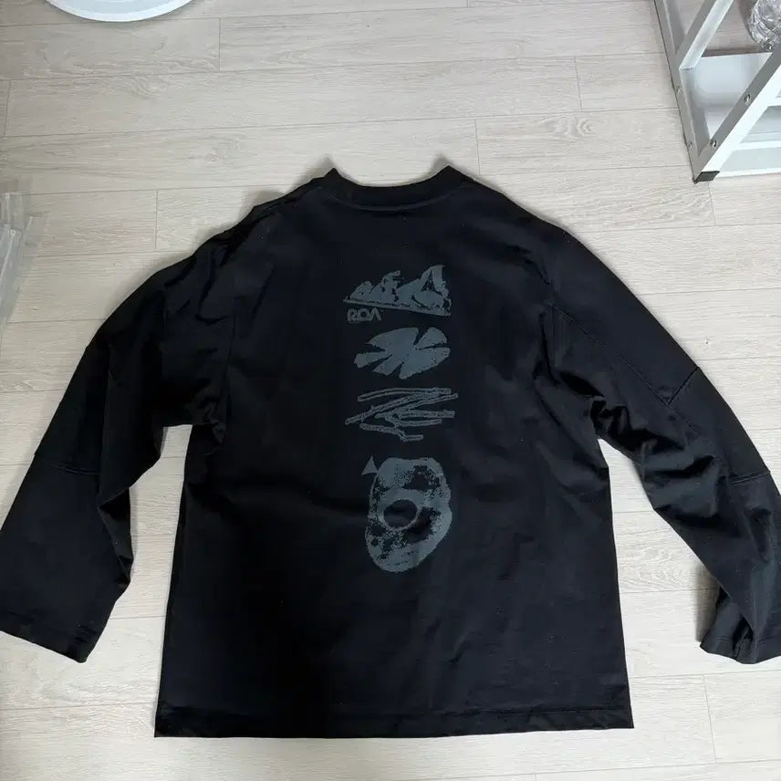 [SOLD OUT] 로아 하이킹 roa 롱슬리브 블랙