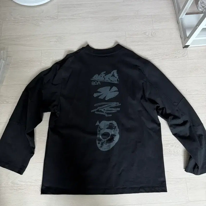 [SOLD OUT] 로아 하이킹 roa 롱슬리브 블랙