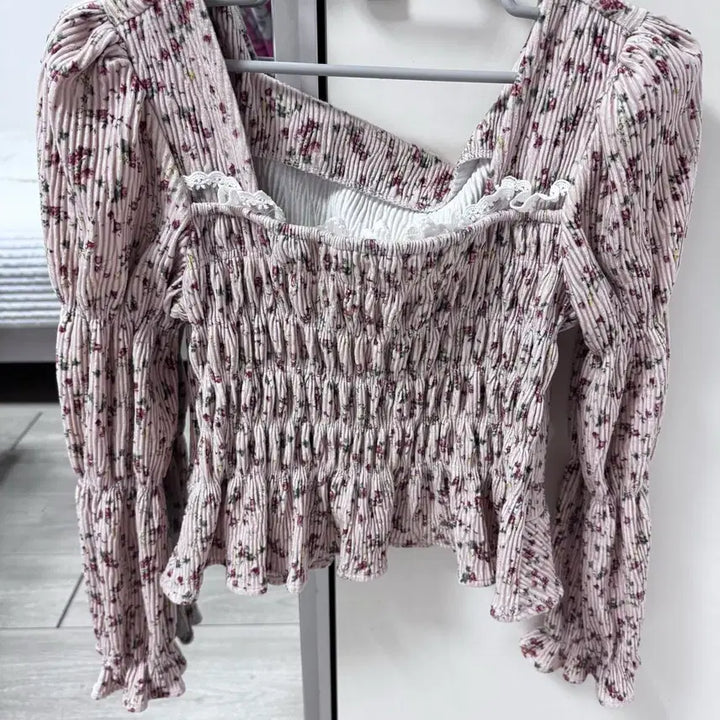 [BUNJANG] Floral Smocking Blouse / 꽃무늬 스모킹 블라우스