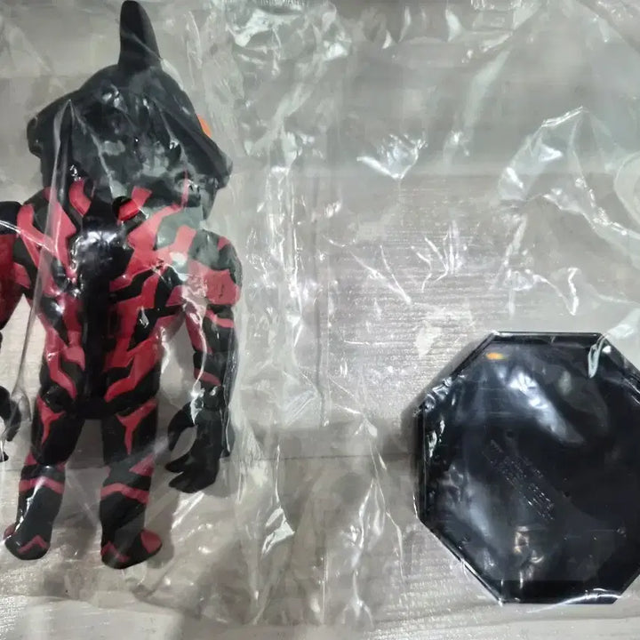 [BUNJANG] Polly Goroide Ultraman Belial Figure / 폴리고로이드 울트라맨 베리얼 피규어 팝니다
