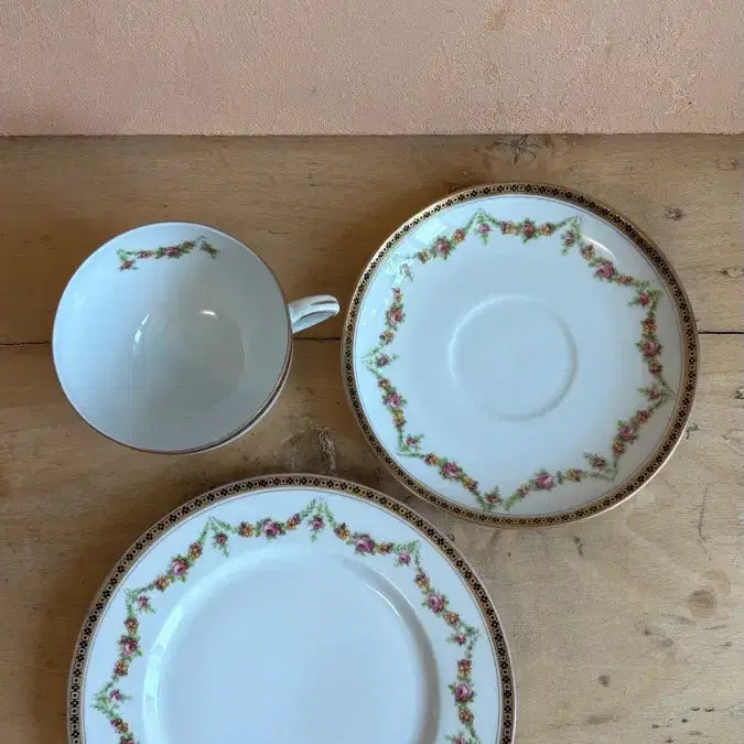 [BUNJANG] 1910s British Vintage Rose Garland Trio Teacup Set / 1910년 영국 빈티지 장미 갈란드 트리오