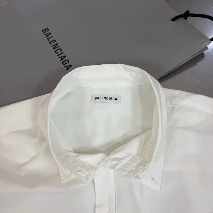 [BUNJANG] Balenciaga White Back Logo Shirt / 발렌시아가 백로고 셔츠