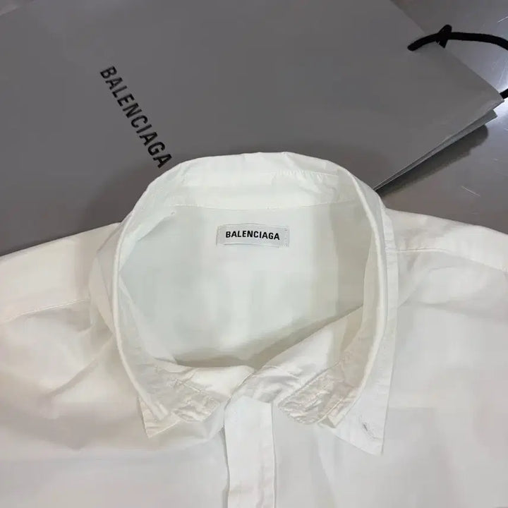 [BUNJANG] Balenciaga White Back Logo Shirt / 발렌시아가 백로고 셔츠