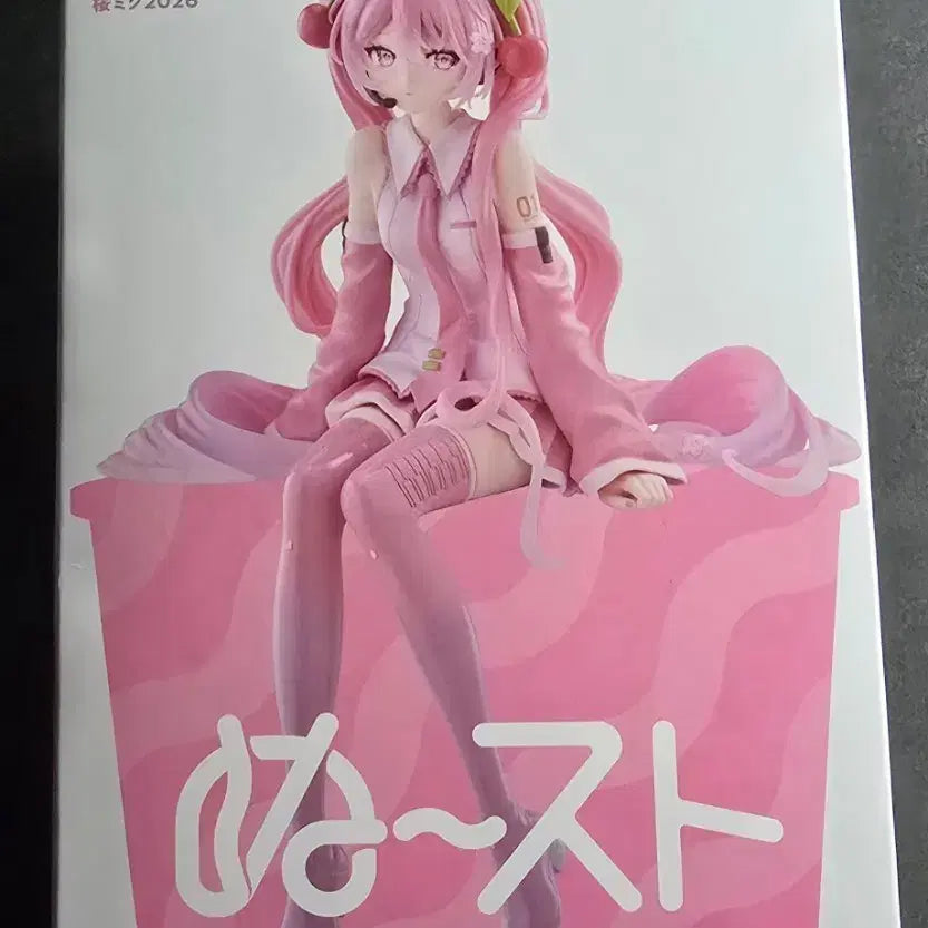 [BUNJANG] FURYU Hatsune Miku Sakura 2026 Noodle Stopper Figure / 하츠네 미쿠 후류 사쿠라 2026 누들스토퍼 피규어 판매합니다