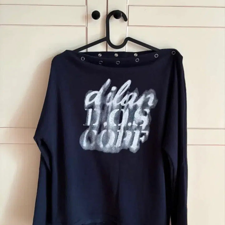 [BUNJANG] ZigZag ZIZIZPX Printing Off-Shoulder T-Shirt / 지그재그 지지피엑스 프린팅 오프숄더 티셔츠