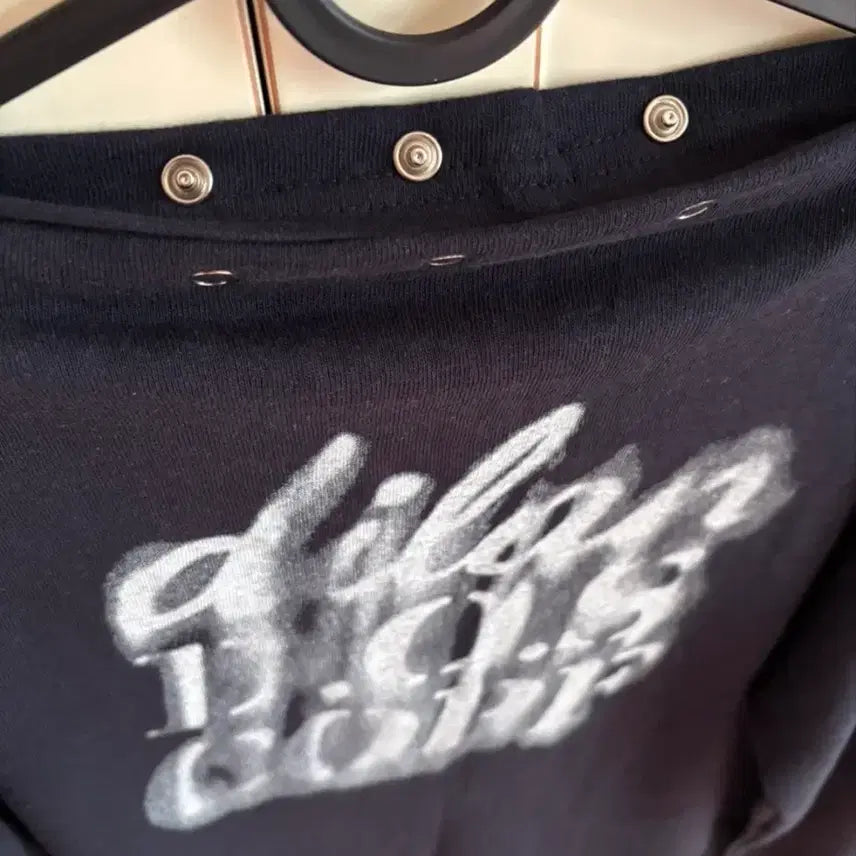[BUNJANG] ZigZag ZIZIZPX Printing Off-Shoulder T-Shirt / (급처) 지그재그 지지피엑스 프린팅 오프숄더 티셔츠