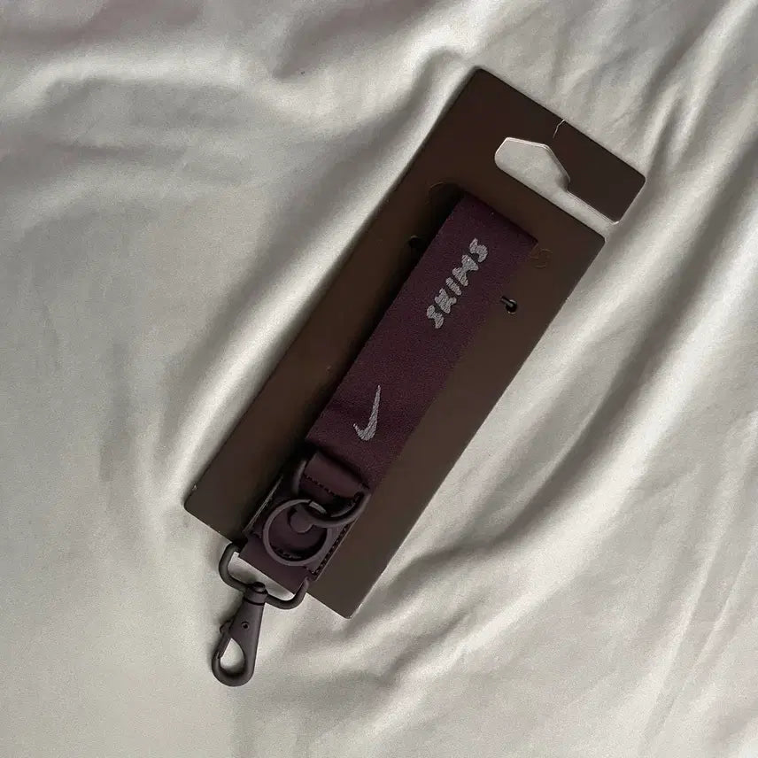 [BUNJANG] Nike Skims Phoenix Keychain / [새상품] 나이키 스킴스 키체인 피닉스