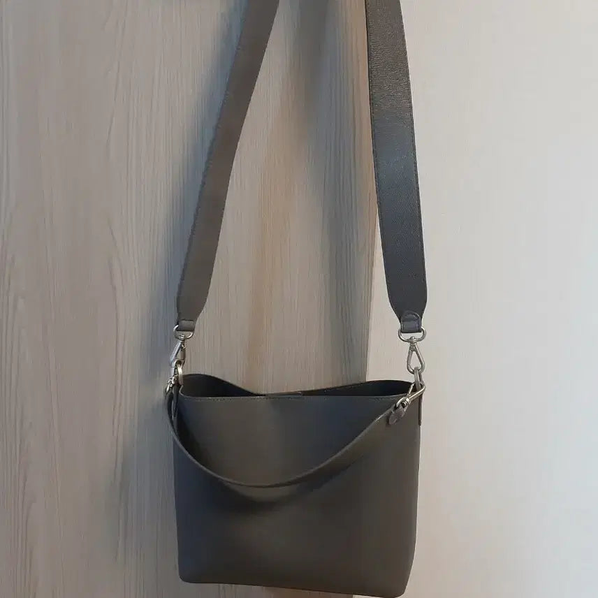 [BUNJANG] Find Kapoor Pingo Bag Grey Bucket Bag / 파인드카푸어 핑고백 그레이 버킷백