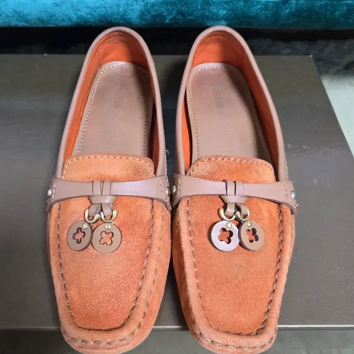 [BUNJANG] Louis Vuitton Suede Loafers Flower Charm Size 38 / 루이비통 스웨이드 참 로퍼 38사이즈.