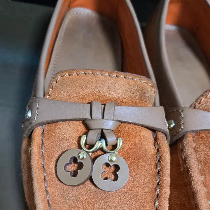 [BUNJANG] Louis Vuitton Suede Loafers Flower Charm Size 38 / 루이비통 스웨이드 참 로퍼 38사이즈.