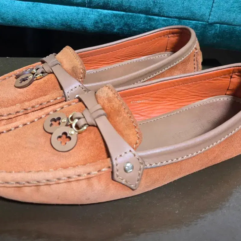 [BUNJANG] Louis Vuitton Suede Loafers Flower Charm Size 38 / 루이비통 스웨이드 참 로퍼 38사이즈.