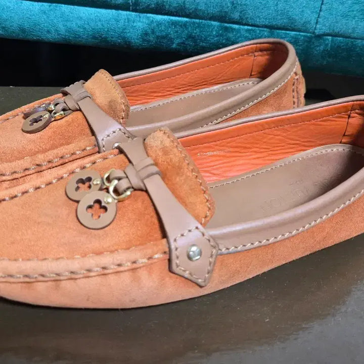 [BUNJANG] Louis Vuitton Suede Loafers Flower Charm Size 38 / 루이비통 스웨이드 참 로퍼 38사이즈.