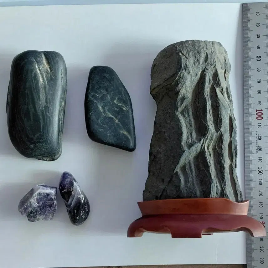 [BUNJANG] Natural Stone Collection Set: Interior Display Stone, Amethyst Tumbled Stone, Raw Amethyst, and Onyx Stones / 고급 인테리어 수석 1점, 천연 자수정 2점, 자연 오석 2점