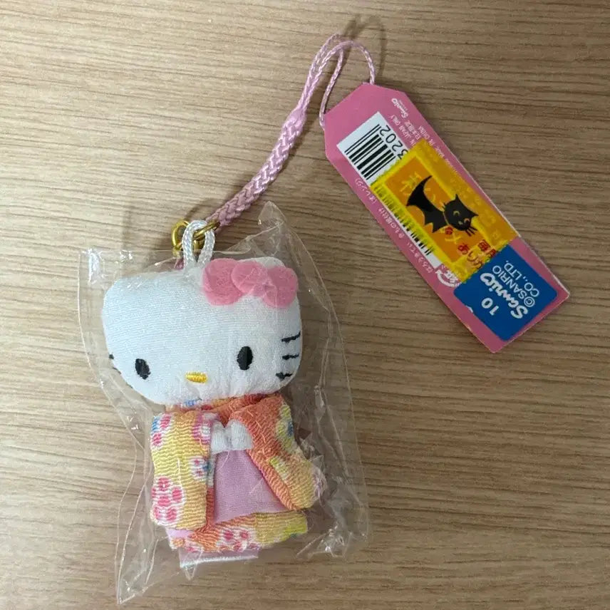[BUNJANG] Hello Kitty Kimono Keychain / 키티 기모노 키링