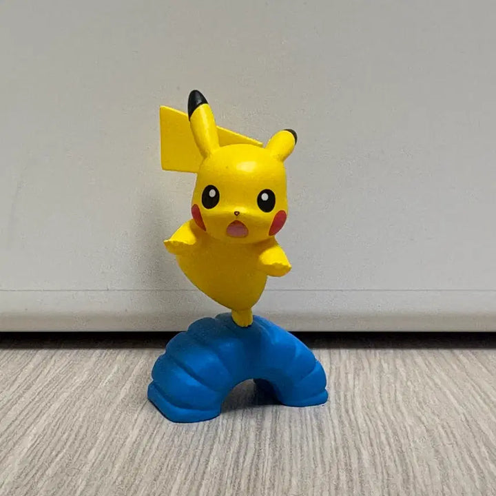 [BUNJANG] Pokemon Pikachu Tire Play Mascot Gacha Figure (Discontinued Rare) / 포켓몬스터 포켓몬 피카츄 타이어 놀이 마스코트 가챠 피규어 단종 희귀