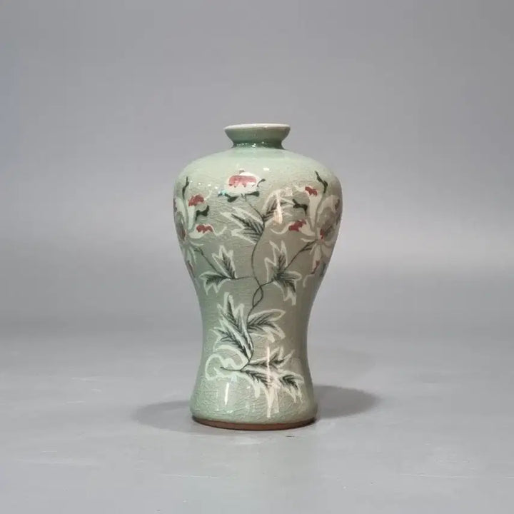 [BUNJANG] Master Yi Seung-jae Celadon Buncheong Ware with Inlaid Peony Motif Mini Vase / 청자 진사 상감 모란문 미니 매병 [크기] 높이 13.5 cm