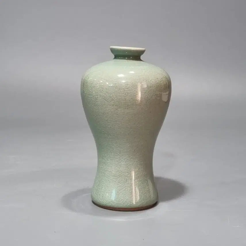 [BUNJANG] Master Yi Seung-jae Celadon Buncheong Ware with Inlaid Peony Motif Mini Vase / 청자 진사 상감 모란문 미니 매병 [크기] 높이 13.5 cm