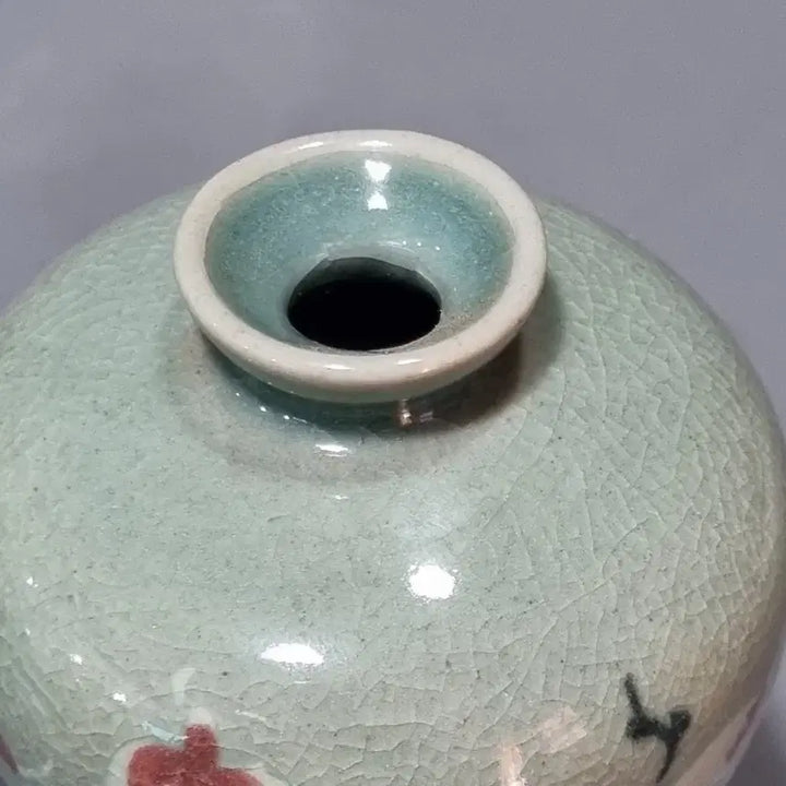 [BUNJANG] Master Yi Seung-jae Celadon Buncheong Ware with Inlaid Peony Motif Mini Vase / 청자 진사 상감 모란문 미니 매병 [크기] 높이 13.5 cm