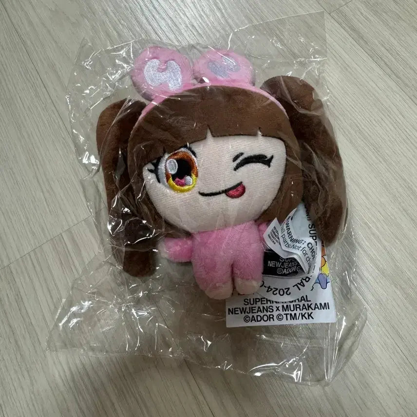 [SOLD OUT] 뉴진스 하니 무라카미 플러시 키링 팝니다