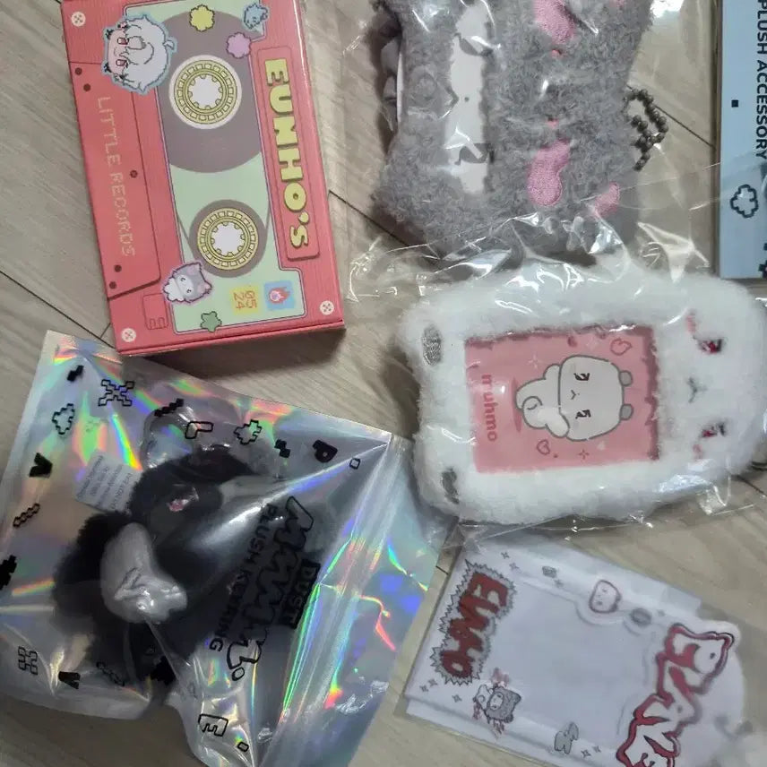 [BUNJANG] Eunho Mumo Photocard Holder, Dust Keyring Bundle Set / 은호 므모 포카홀더 더스트 키링 등 일괄