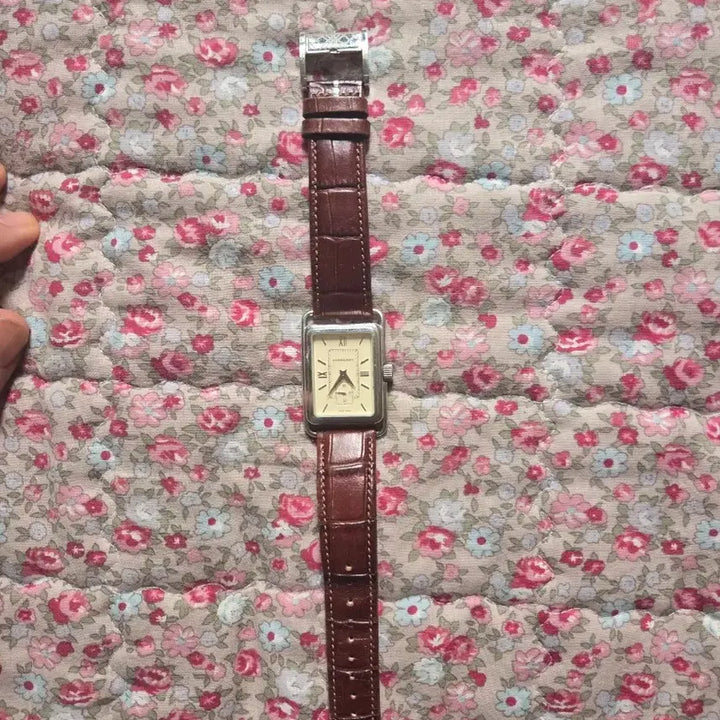 [SOLD OUT] 버버리 시계 가죽 스트랩 판매합니다