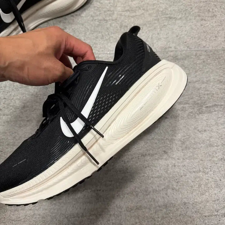 [BUNJANG] Nike Vomero Plus Running Shoes / 나이키 보메로 플러스 285