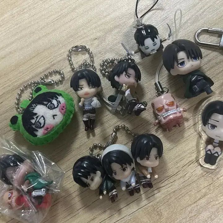 [BUNJANG] Attack on Titan Levi Fu-Cho World Gacha All Versions Keychain Set / 진격의거인 리바이 대롱가챠 모든버전 푸쵸월드