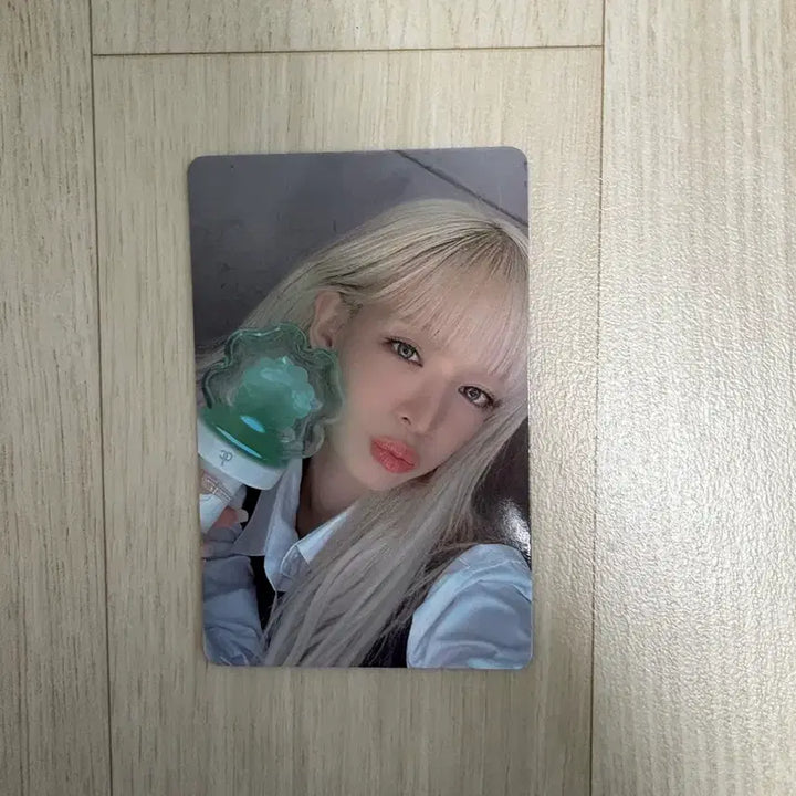 [BUNJANG] fromis_9 Lee Chaeyoung Lightstick Photocard / 프로미스나인 이채영 응원봉 포카 팔아요