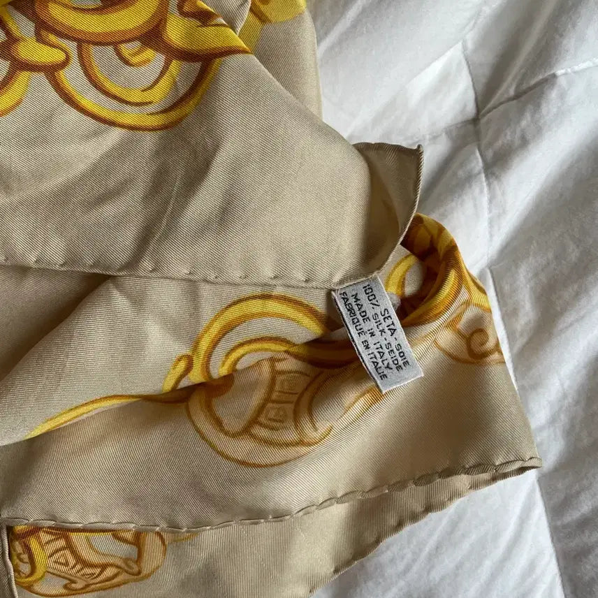 [BUNJANG] Celine Gold Chain and Wheel Pattern Silk Scarf / 셀린느 스카프 골드 체인 패턴