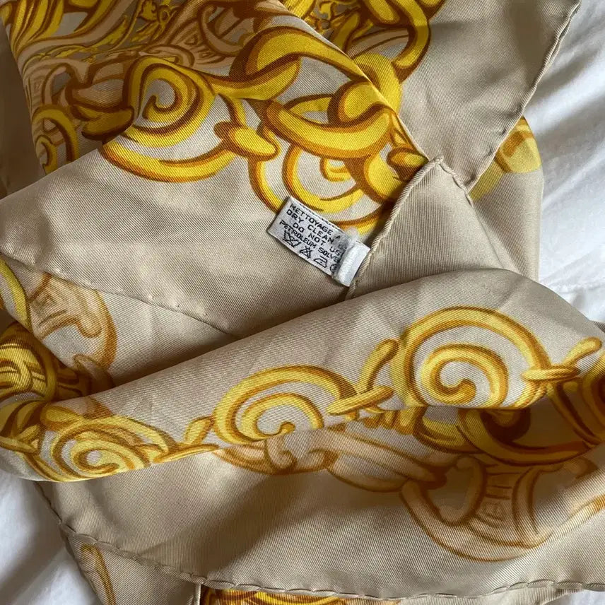[BUNJANG] Celine Gold Chain and Wheel Pattern Silk Scarf / 셀린느 스카프 골드 체인 패턴