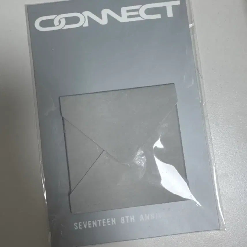 [BUNJANG] SEVENTEEN 8th Anniversary Mingyu Earrings (Photocard Included) / 세븐틴 8주년 김민규 귀걸이 (포카포함)