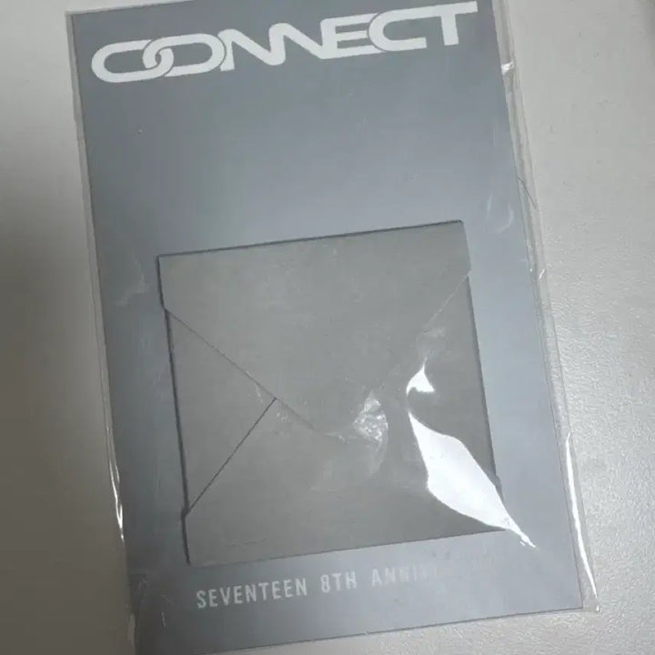 [BUNJANG] SEVENTEEN 8th Anniversary Mingyu Earrings (Photocard Included) / 세븐틴 8주년 김민규 귀걸이 (포카포함)