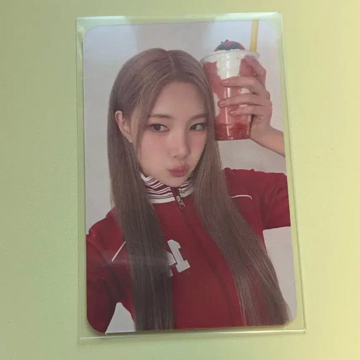 [BUNJANG] Haute Toujours JooE Mega Coffee Event Photocard / 하츠투하츠 주은 메가커피 이벤트 포카