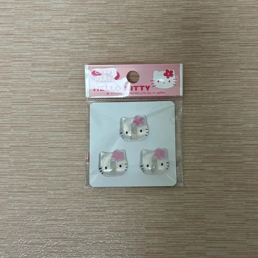 [BUNJANG] Sanrio Classic Retro Heisei Kawaii Hello Kitty Button / (오늘만)산리오 고전 레트로 헤이세이 카오하나 헬로키티 키티 단추