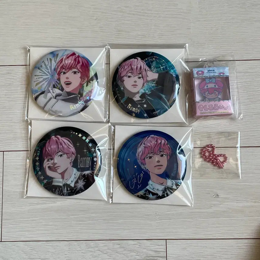 [BUNJANG] PLAVE Bambi Enamel Pin Miniature Keychain Bundle Set / 플레이브 plave 밤비 캔뱃지 미니어쳐 키링 일괄 양도 합니다