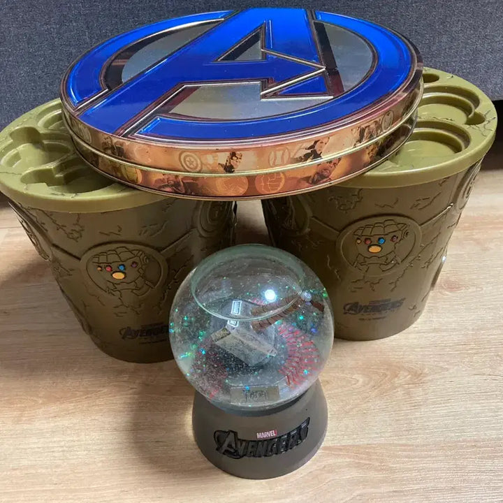 [BUNJANG] Megabox Avengers Endgame Limited Edition Goods Set with Thor Mjolnir Snow Globe / [한정판] 메가박스 어벤져스 엔드게임 굿즈 세트 / 스노우볼 포함