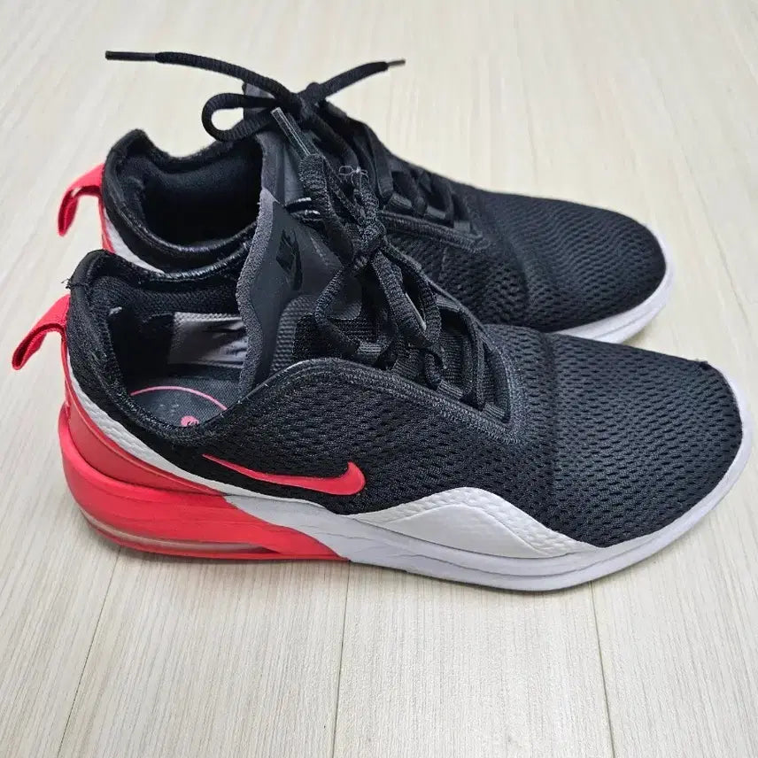 [BUNJANG] Nike Air Max Motion 2 Black/Red Sneakers (270mm) / 나이키 에어맥스 모션 2 블랙/레드 270mm