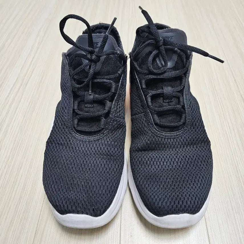 [BUNJANG] Nike Air Max Motion 2 Black/Red Sneakers (270mm) / 나이키 에어맥스 모션 2 블랙/레드 270mm
